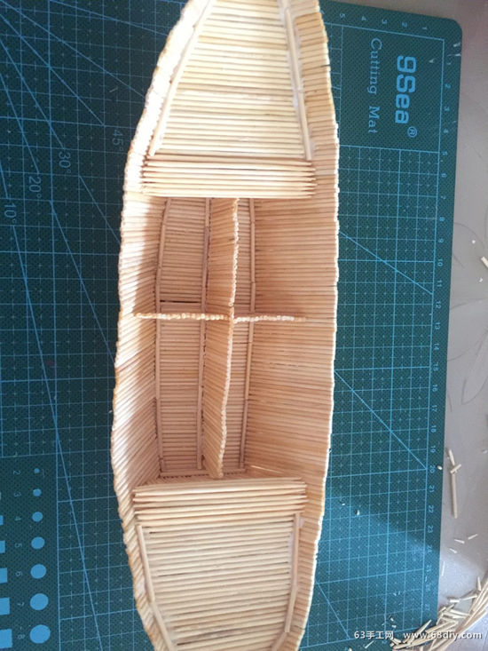 手工制作桥牙签制作帆船的图解步骤材料:牙签2000根,竹签20根,美工刀